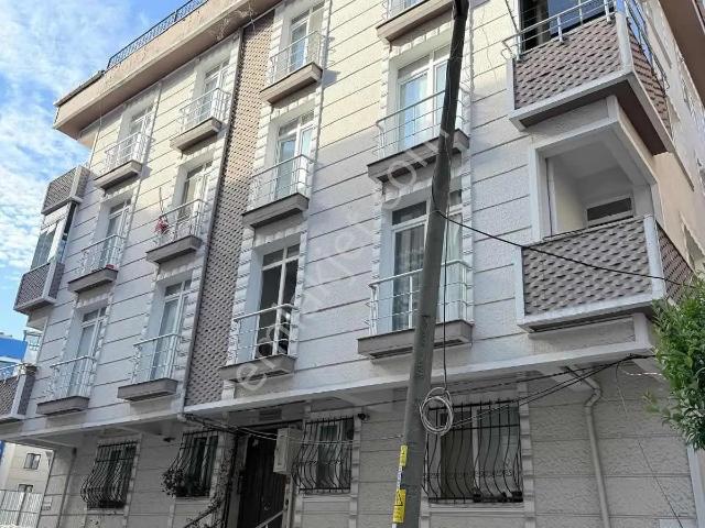 Metrobüse 2 Dk | Temiz, Bakımlı Ve Oturuma Hazır 2+1
