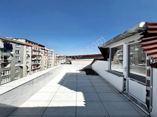Metrobüse 4 Dk Yürüme Mesafesinde Çift Girişli Krediye Uygun 3+2 Teraslı Dublex Daire!