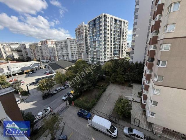 Metrobüse 5 Dakika Yürüme Mesafesinde Aile Apartmanında