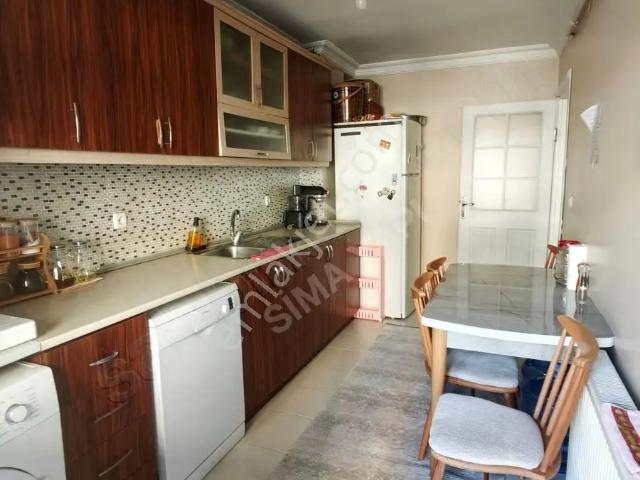 Metrobüse 5 Dk Mesafede, 110m² 2+1 Kiralık Daire