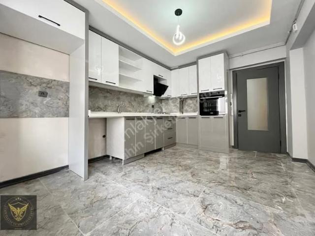 Metrobüse Komşu Şık Tasarımlı Nisan Ayına Özel 2+1 Daire Fırsatı