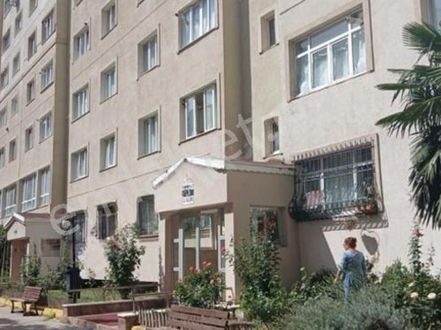 Metrobüse Çok Yakın 3+1 145 Metrekare Kiralık Daire 35.000