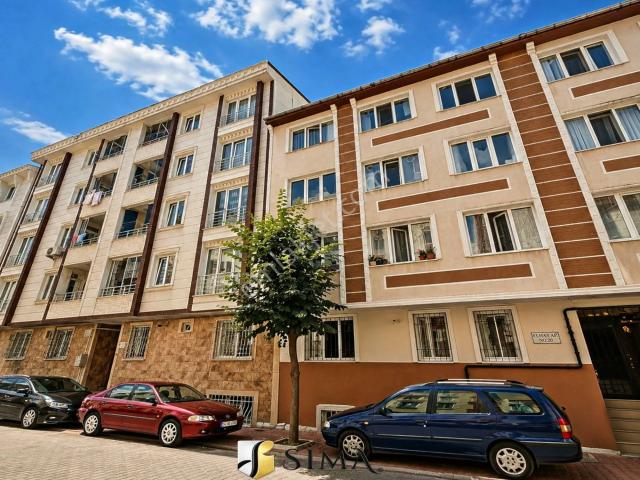Metrobüse Yakın Ana Cadde Üzeri 2+1 Emsalsiz Geniş Daire!