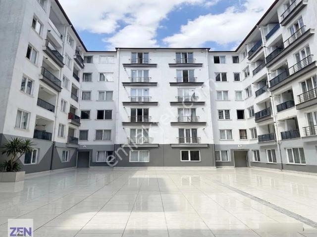 Metrobüse Yakın Butik Site İçi Güvenlikli 2+1 Satılık Daire!