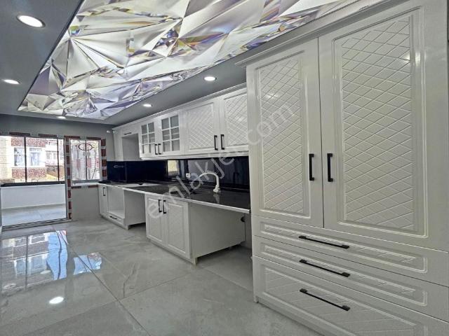 Metrobüse Yakın Masrafsız Satılık 2+1 Daire