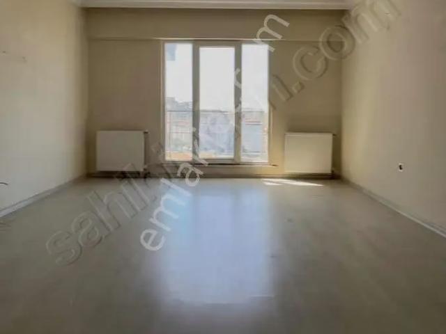Metrobüse Yakın Site İçinde Satılık 2+1 Daire