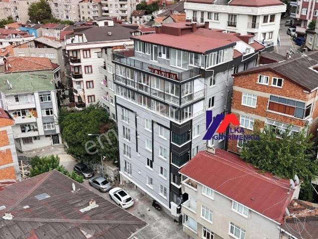 Metrobüse Yürüme Mesafeli Otoparklı 1+1 Satılık Daire