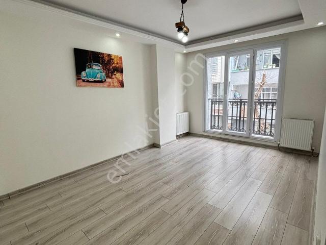Metrobüse Yürüme Mesafesinde Kiralık 2+1 | Kapalı Mutfak | Ön Cephe | Asansörlü | 2. Kat