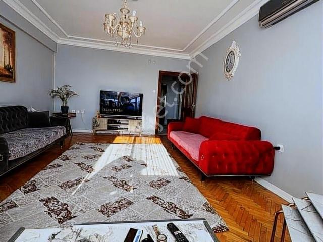 Metrobüse Yürüme Mesafesinde Satılık 2+1 Arakat Daire