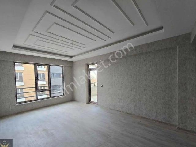 Metrobüse Yürüme İster Oturumluk İster Yatırımlık 2+1 Geniş Daire