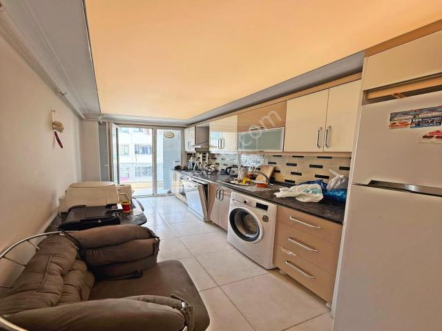 Metrobüse Yürüme 7 Dk Çift Cephe Balkonlu Satılık 2+1 Daire