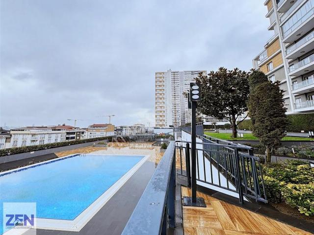 Metrobüsün Dibinde Site İçinde 2+1 40 M2 Teraslı Satılık Daire