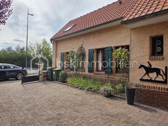 Métropole sud d'Amiens à Saint Fuscien, maison individuelle de 4 chambres et 1 bureau avec jardin