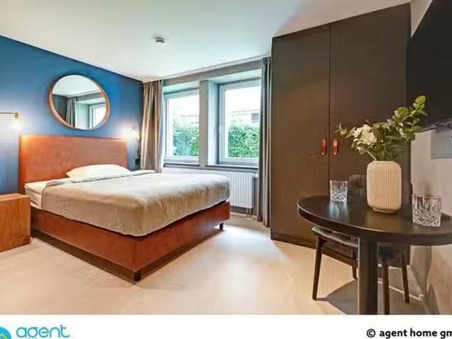 METROPOLITAN LIVING