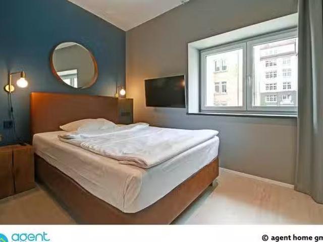 METROPOLITAN LIVING