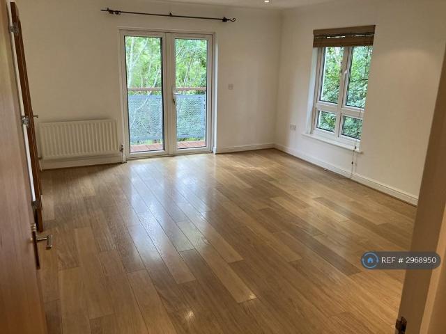 Metropolitan Place, Watford, WD18 2 bed flat to rent £2,000 pcm £462 pw