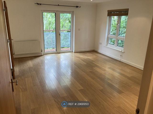 Metropolitan Place, Watford WD18, 2 bed flat to rent, £2,000 pcm | PrimeLocation
