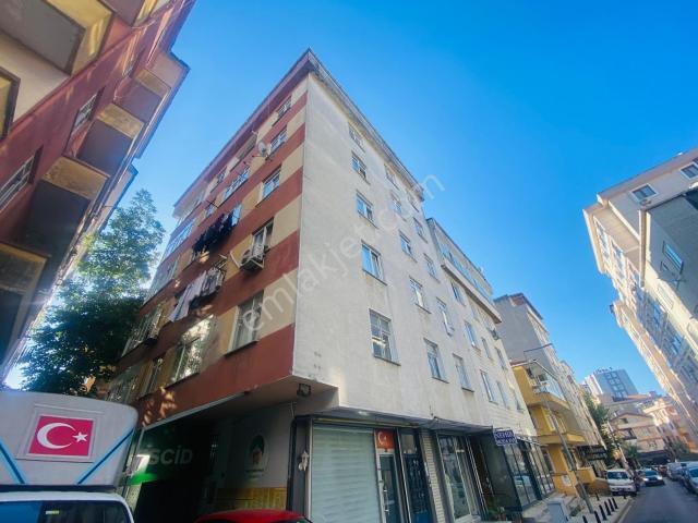 Metroya Ve Alemdağ Caddesine Yürüme Mesafesinde Kiralık 2+1