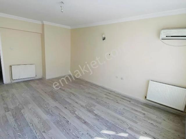 Metroya Yürüme Mesafesi Yapılı 3+1 Kiralık Daire