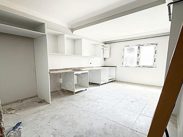 METROYA YÜRÜME MESAFESİNDE 2 BALKONLU ULTRA GENİŞ VE LÜX 2+1!
