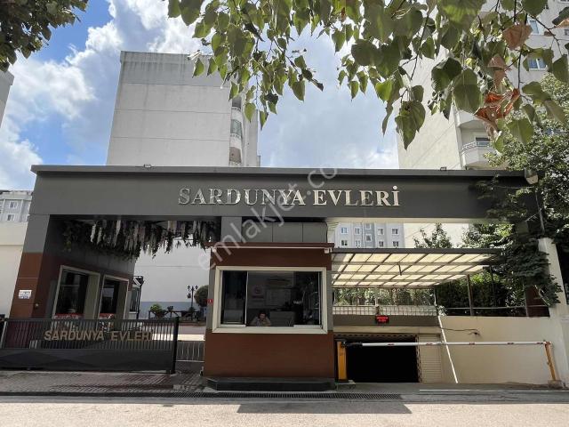 Metroya Yürüme Sardunya Evleri Sitesinde Kiralık 3+1 Daire