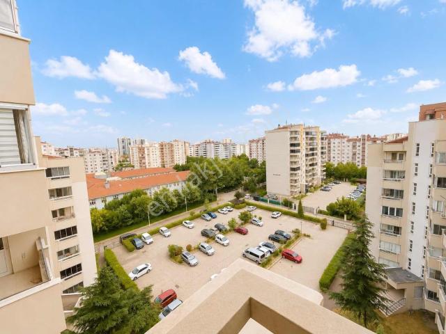Metroya Yakın Maraton Sitesi Geniş Tip Satılık 3+1 Daire