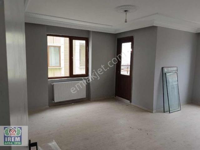 Metroya Yakın Ana Caddede Kiralık 2+1 100m2 Kullanışlı Daire