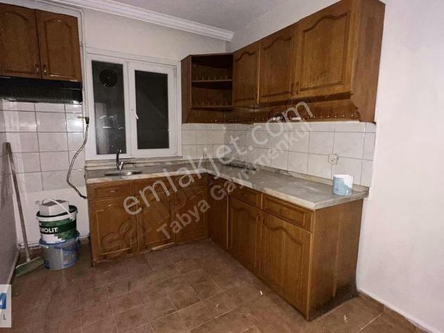 Metroya Yakın İş Merkezlerine Yakın Kiralık 3+1 Geniş Daire