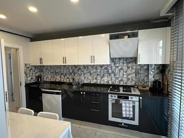 METROYA YAKIN SIFIR AYARINDA 3 CAD. ARASINDA ARA KAT 2+1 DAİRE