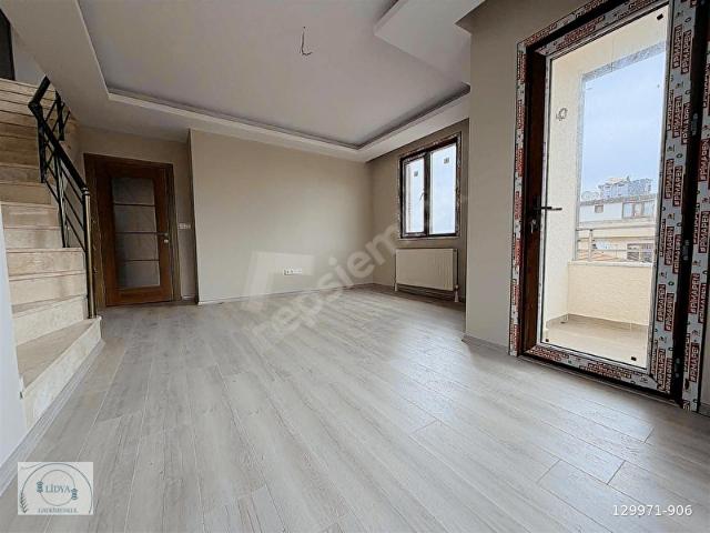 METROYA 10 DAKİKA MESAFEDE SIFIR BİNA OTOPARKLI 3+2 DUBLEKS