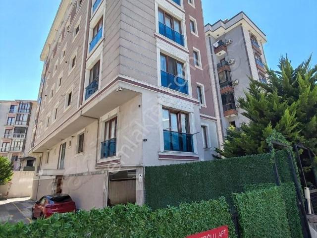 Metroya 1 Dakikalık Mesafede 3+1 2.katta 138 M2 Otoparklı Daire