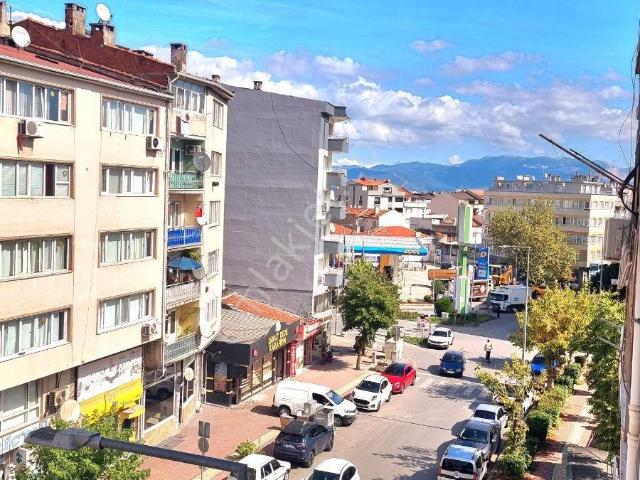 Metroya 2 Dk Cadde Üzeri Ara Kat Balkonlu 2+1 Kiralık Daire
