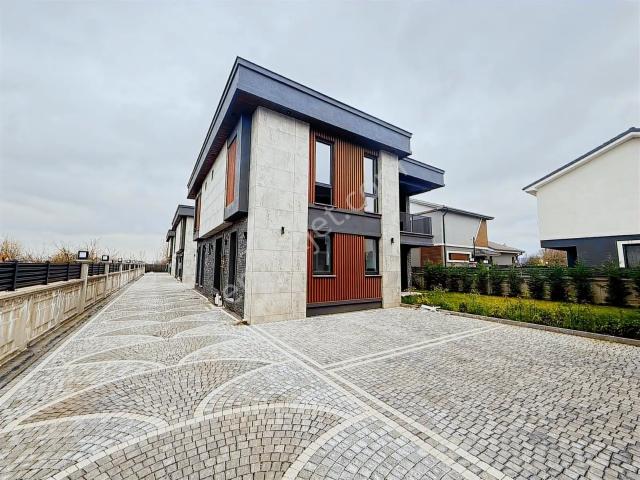 Metsa'dan Şıralık Mah. Satılık 5+1 Lüks Tekil Villa