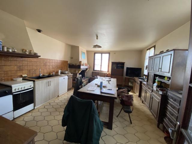 MEUZAC DANS UN JOLI HAMEAU. UNE MAISON AVEC SA GRANGE ET SON PUITS