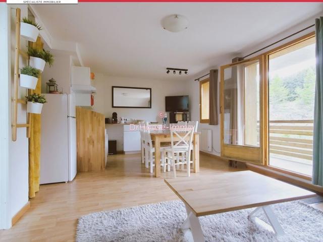 Meublé 2 pièces avec double balcon, casier à skis et parking souterrain