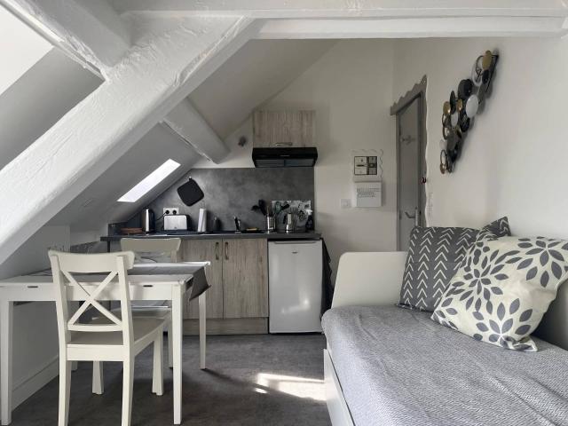 MEUBLE 46 rue ABBEE GREGOIRE