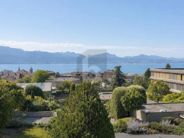 MEUBLÉ AVEC VUE LAC