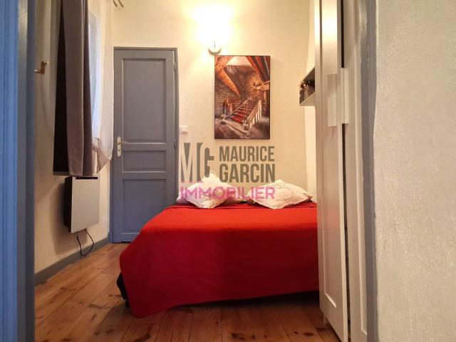MEUBLE DE CARACTERE AVEC COIN NUIT CENTRE VILLE