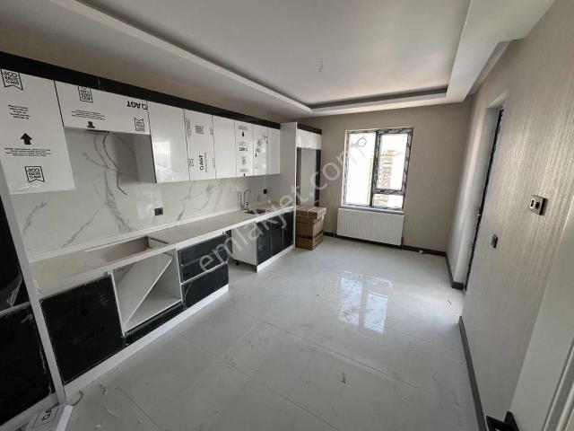 Mevlana Mahallesinde Ara Katta Sıfır Site İçi Kiralık Daire