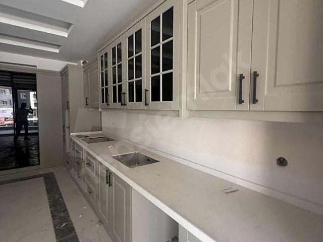 MEVSİM SİTESİNDE SATILIK GENİŞ 4+1 DAİRE