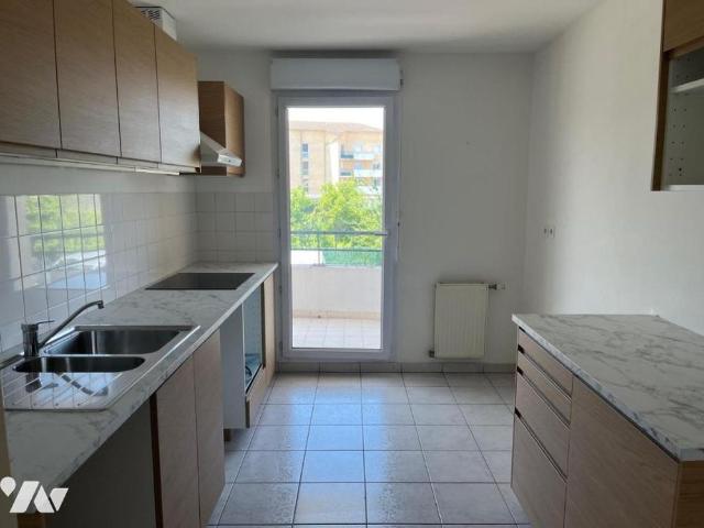 Meximieux Centre ville Bel Appartement T3 avec terrasse, garage et cave