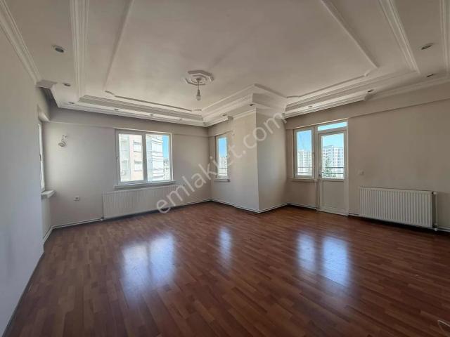 Meydan Kavağında Site İçerisinde Satılık 3*1 Daire