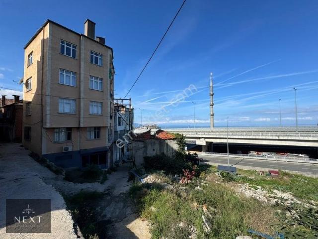 Meydana Adım Mesafesinde Yüksek Kira Getirili 2 Daire + Depo
