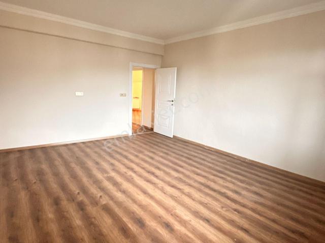 Meydana Yürüme Mesafesinde Kiralık Daire