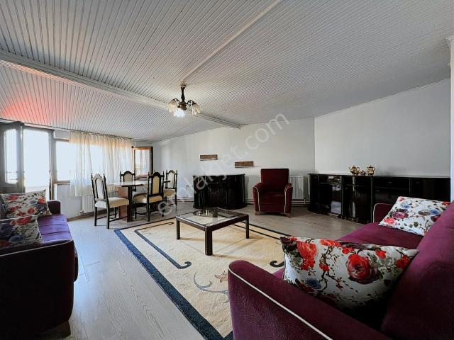 Meydana Yürüme Mesafesinde Uzın Süreli Kiralık Eşyalı 3+1 Daire