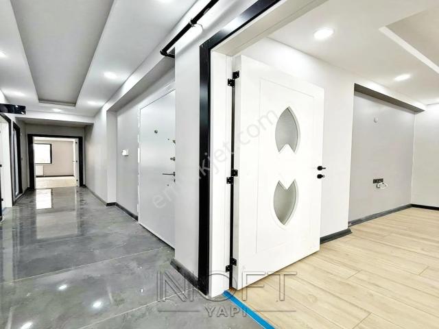 Meydana Yürüme Mesafesinde Sıfır Krediye Uygun 120m2 2+1 Ara Kat