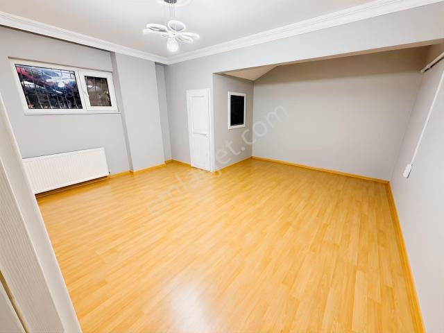 Meydana Yakın Kiralık 3+1 Oda, Balkon Ve 3 Kiler