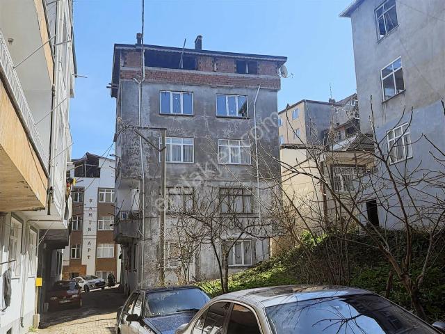 Meydana 2 Dk.%50 Si Bitmiş Ayrı Girşli Ayrı Tapulu Karkas Dublex