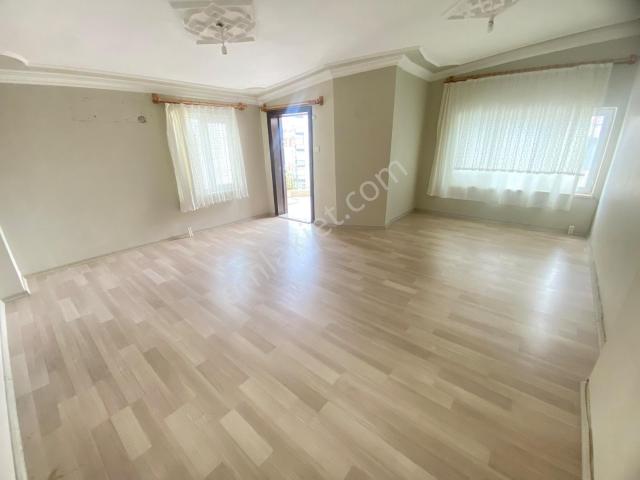Meydankavağı'nda Emsalsiz Genişlikte 3+1 Kiralık Daire