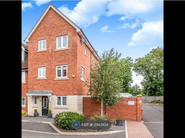 Meyers Close, Slough SL3, 5 bed semi detached house to rent, £3,500 pcm | PrimeLocation